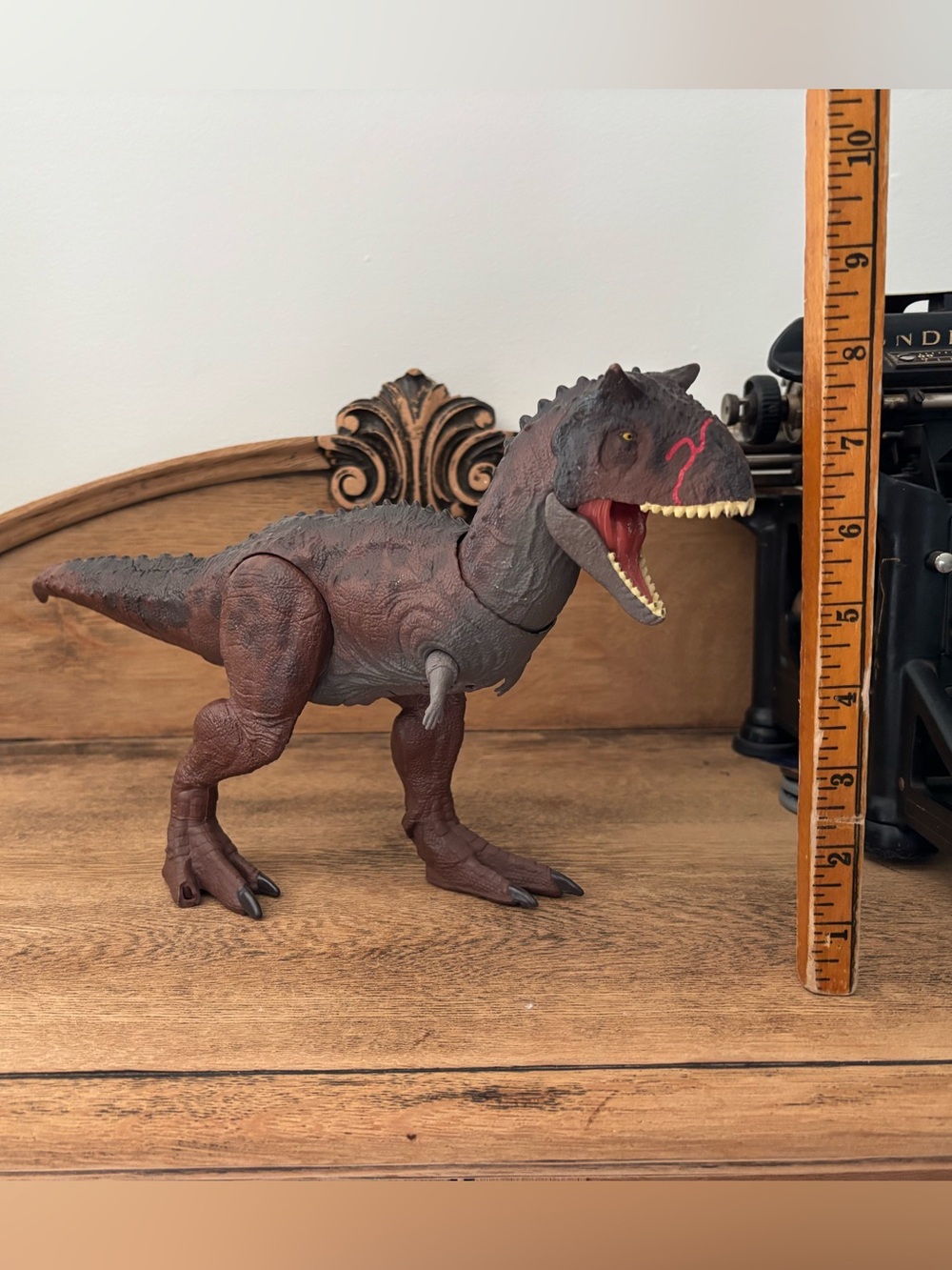 Jurassic World Camp Cretaceous Control 'N Conquer Carnotaurus Toro